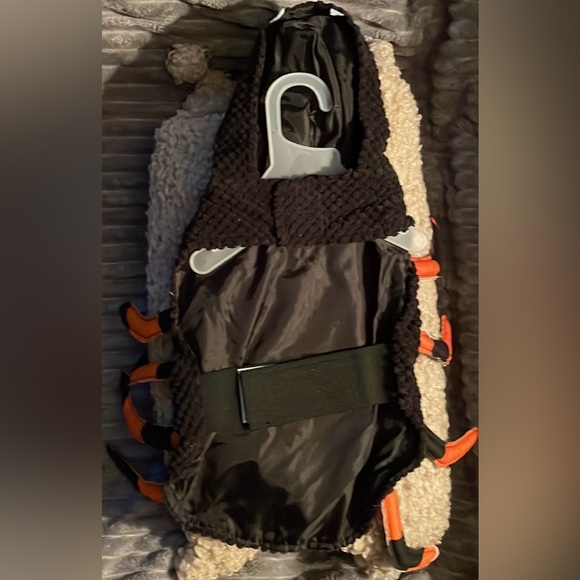 Vibrant Life SPIDER(S)Pet Costume, real cute with Velcro closure under tummy. - Picture 4 of 4